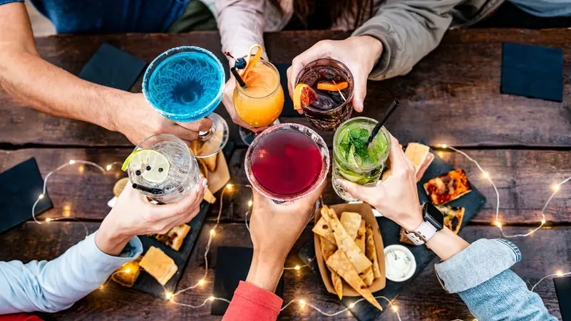 دليل علمي.. 5 مشروبات شائعة تسبب تلف الكلى