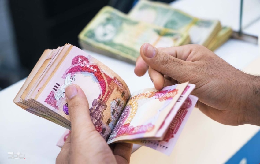 المالية تخرج عن صمتها وتوضح أسباب تأخير صرف رواتب الموظفين والمتقاعدين