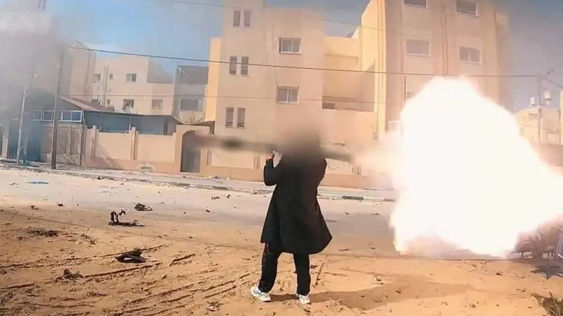 القسام تنشر مشاهد جديدة لـ"المقاتل الأنيق" وتكشف رتبته العسكرية