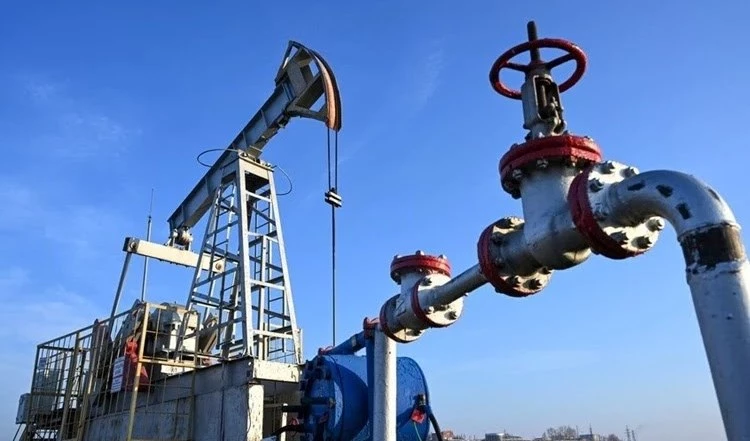أسعار النفط العالمي تتراجع وخام برنت يهبط إلى 89 دولاراً
