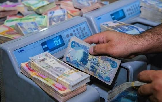 "أين الرواتب؟".. الموظفون يناشدون عبر "بغداد اليوم" بعد تفاقم الأزمة