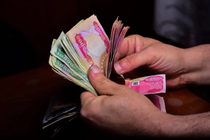 مصرف الرشيد يواصل صرف رواتب الموظفين ويفتح فروعه ليومي الجمعة والسبت