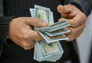 تذبذب بأسعار الدولار مع إغلاق البورصة المحلية