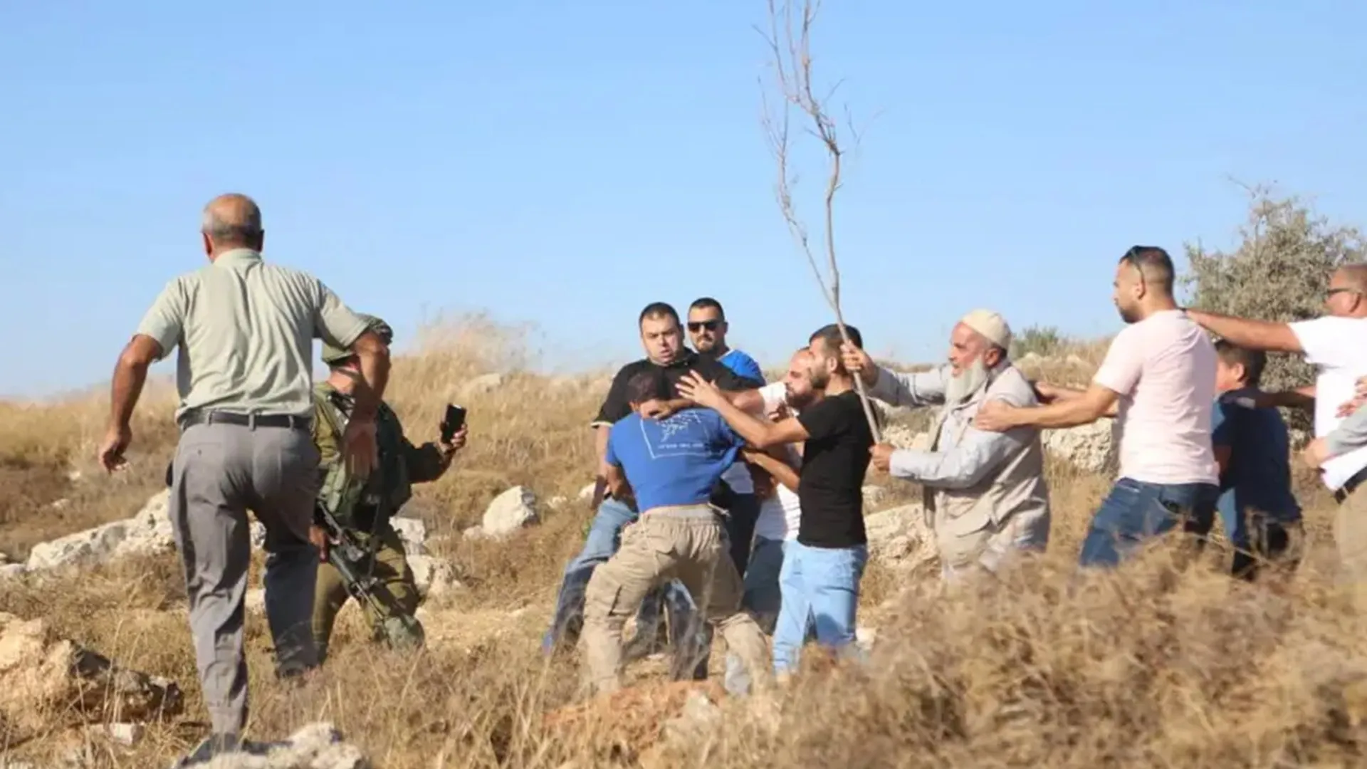 من الحجر للكمين.. كيف تطور المقاومة الفلسطينية أساليبها بالضفة الغربية؟