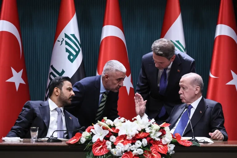 وزير النقل يوضح "ملابسات توقيع مذكرة طريق التنمية" ويتوعد مروجي "الافتراءات" بالملاحقة