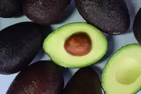 طبيب يكشف الفاكهة الأكثر فائدة لصحة القلب