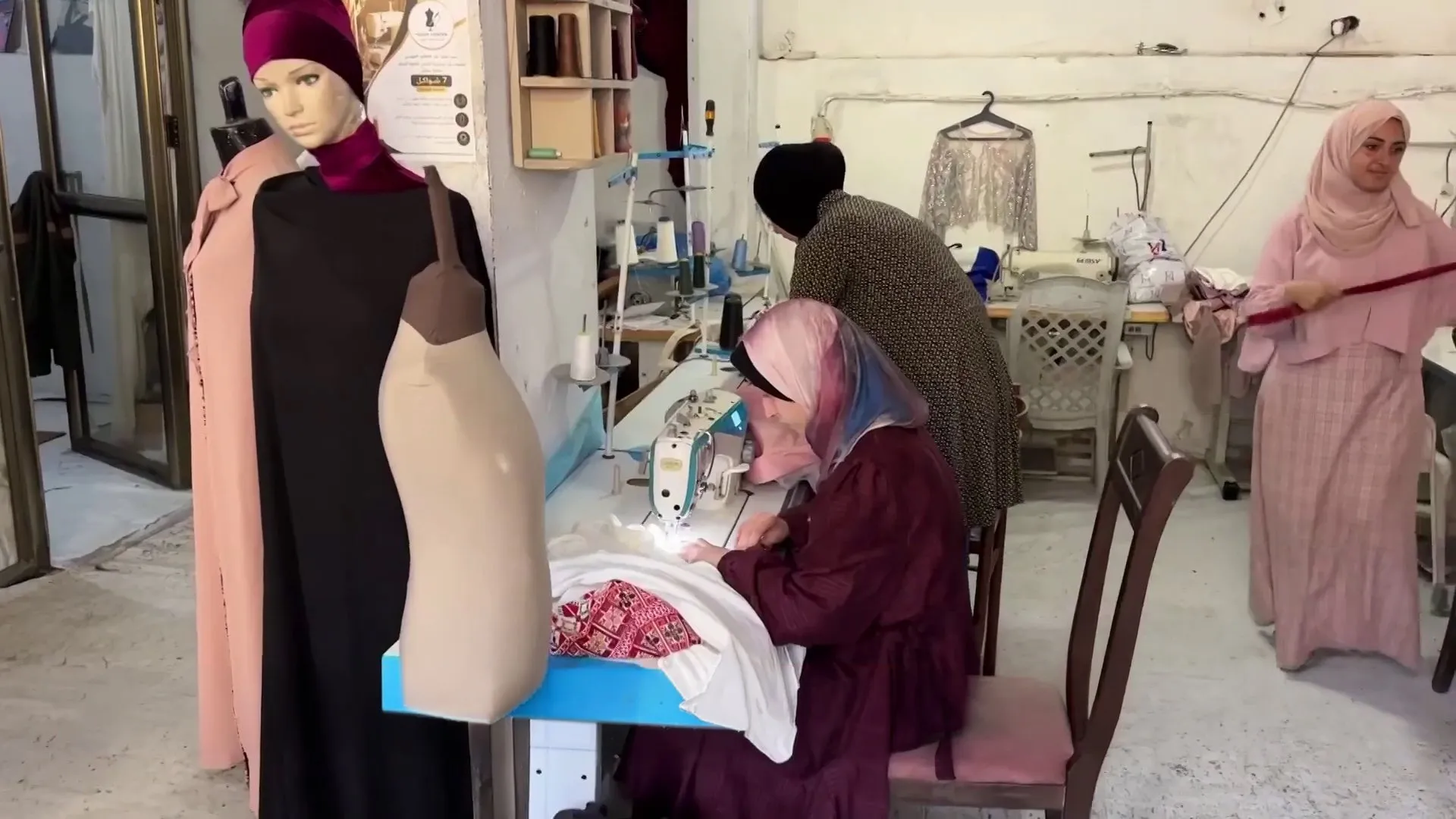 مبادرات نسوية في غزة لتمكين المرأة وتحدي ظروف الحرب