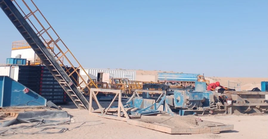 النجف تنصب موقعاً جديداً لحفر بئر نفطي في رقعة القرنين (صور)