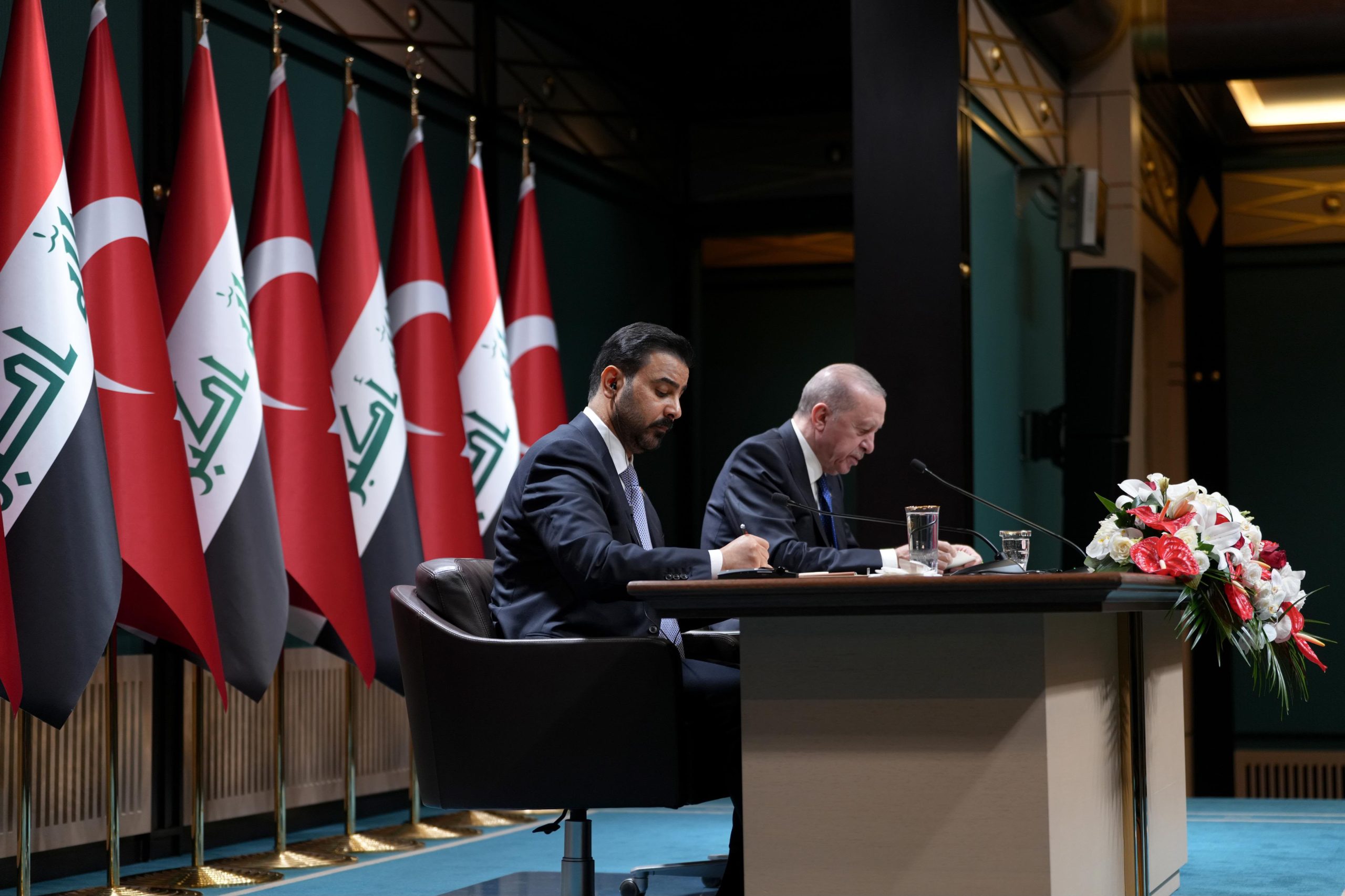 العراق وتركيا يوقعان ثلاث مذكرات تفاهم في مجالات متعددة