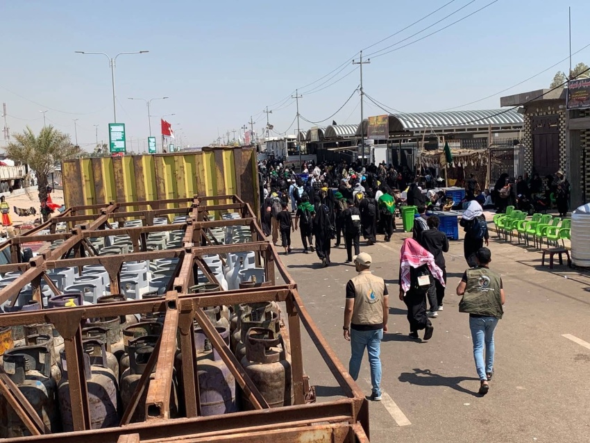 توزيع بغداد تباشر بتوزيع غاز الطبخ على المواكب المنتشرة صوب كربلاء (فيديو)