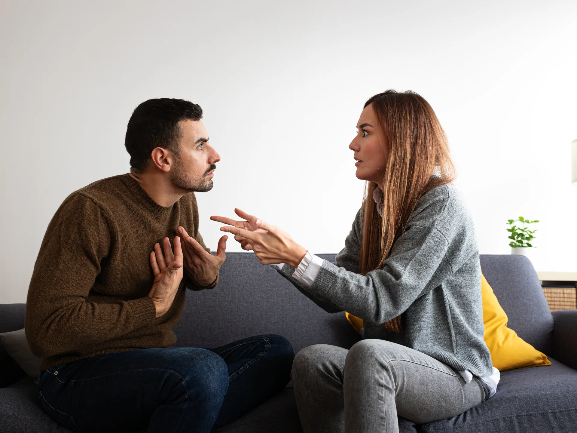 استراتيجية "دارفو".. كيف يحولك شريكك من ضحية إلى متهم؟